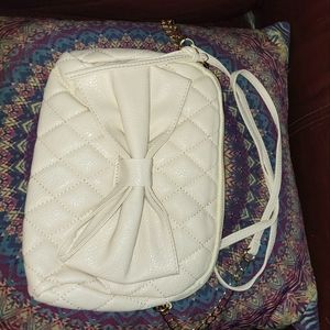 Faux Quilted Leather Cream Purse With Bow Accent & Gold chain & Leather Strap